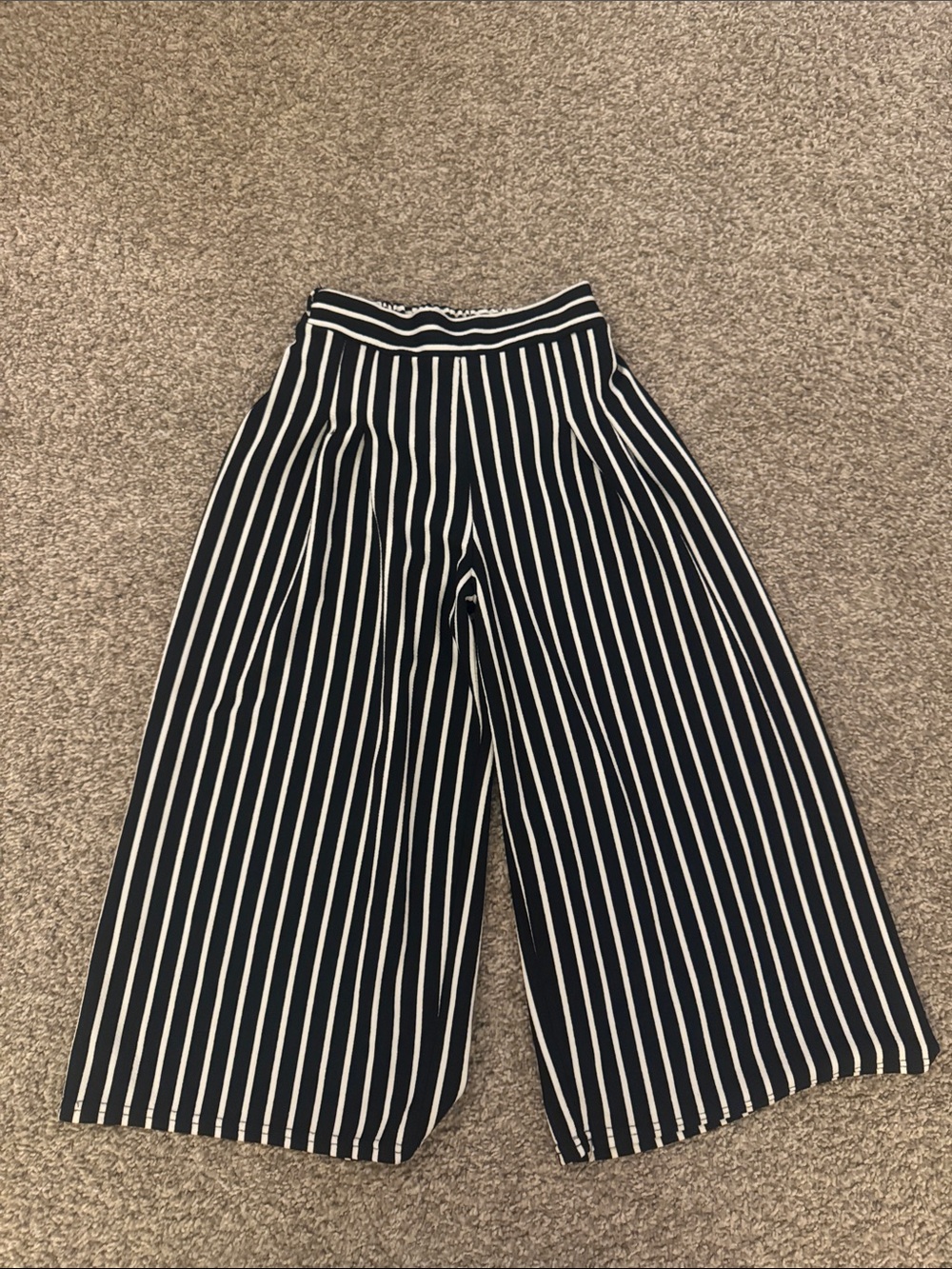 High-Waist Wide Leg Striped Culotte Pants - Black & White
